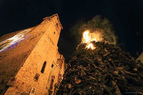 A Castellana Grotte tornano I Giorni del Fuoco: da "Ab Origine" alla Notte delle Fanove