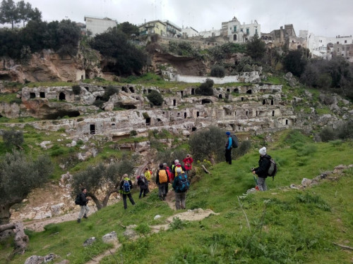 La gravina di Ginosa e il villaggio Rivolta