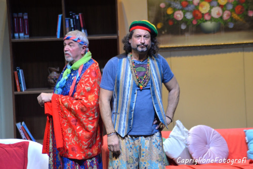 Frate e sore affeziunate, c'u nepote penziunate