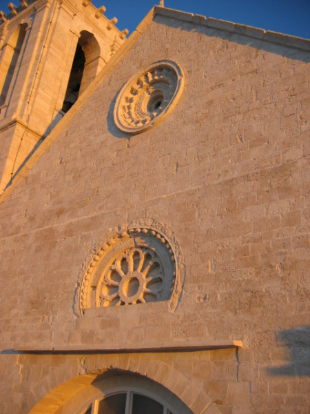 Il Romanico della Cattedrale e i paramenti liturgici nel Palazzo vescovile