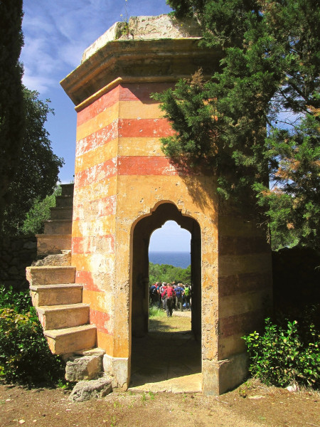 Trekking paesaggistico tra parchi, ville e giardini storici