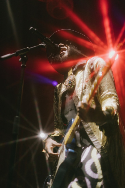 FANTASTIC NEGRITO with his Band