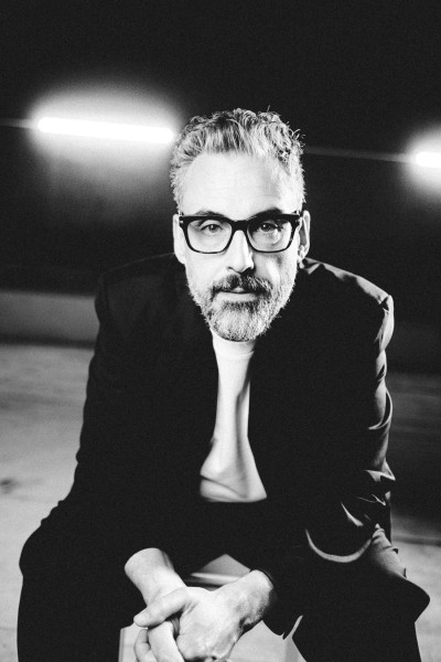 Brunori Sas arriva con il tour teatrale in uno show unico tra canzoni e monologhi